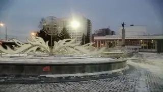 В Красноярске фонтаны на Театральной площади готовят к Новому году