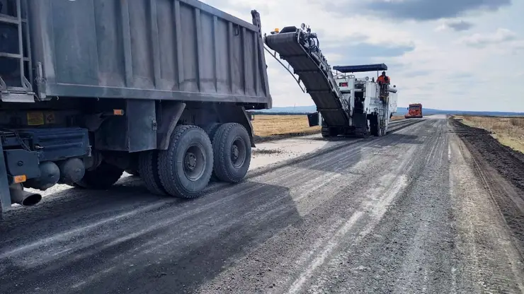 В Красноярске на ул. Карла Маркса ремонтируют дорогу