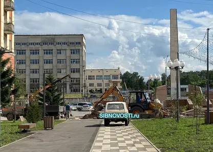 Рабочие приступили к ремонту провала у ДК 1 Мая в Красноярске