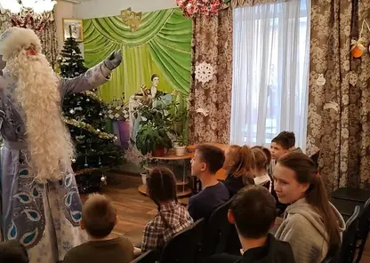 Солисты Красноярского музыкального театра поздравили воспитанников детского дома с наступающими праздниками