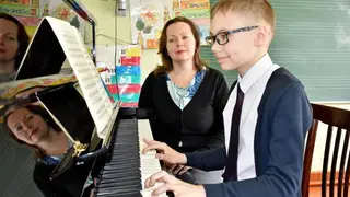 В Енисейске музыкальная школа получила новые фортепиано, оргтехнику и литературу