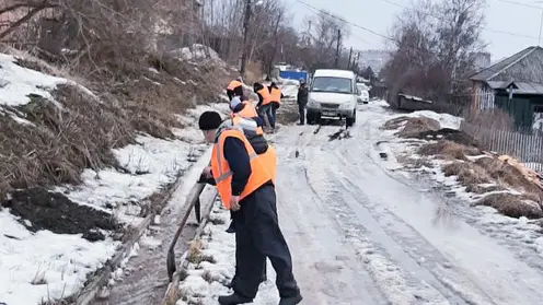 В Красноярске в Железнодорожном районе проводятся противопаводковые мероприятия