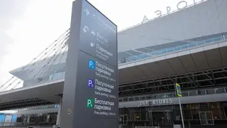Машины с бесплатной парковки красноярского аэропорта переместят на платную 