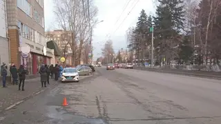 В Томске троллейбус наехал на выпавшего из салона пассажира
