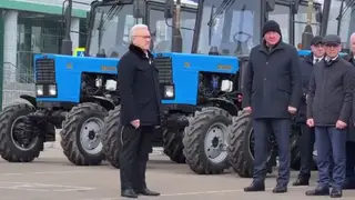 Губернатор Александр Усс вручил главам территорий ключи от 39 тракторов