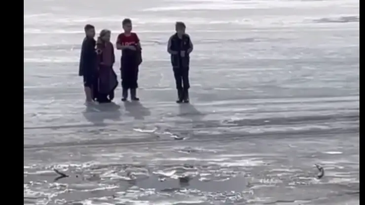 Прогулка детей по льду в Иркутской области завершилась спасательной операцией