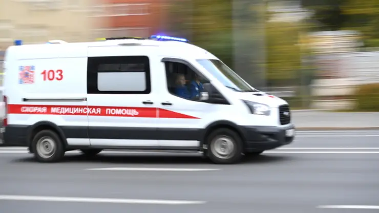 В Лесосибирске 11-летняя девочка выпала из окна 3-го этажа