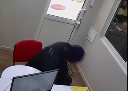 В Иркутской области мужчина с помощью отвертки пытался забрать деньги у сотрудницы микрозаймов