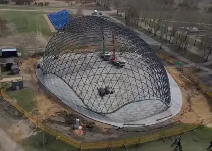 В красноярском Татышев-парке на 95% готов каркас «парящего» стеклянного купола