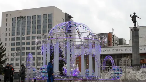 В Красноярске начали тестировать подсветку фонтанов на Театральной площади