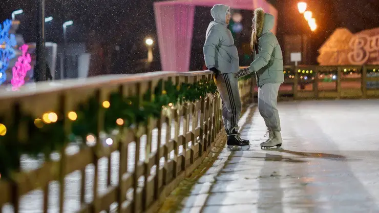 В Красноярске закрыли каток на площади Мира