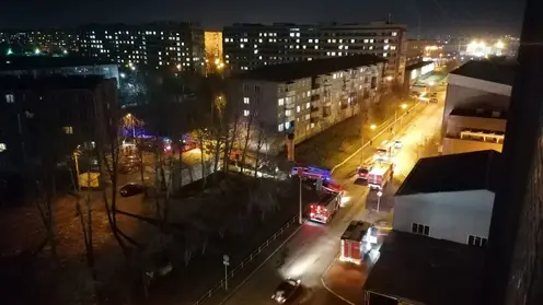 В Красноярске на ул. Воронова загорелась квартира