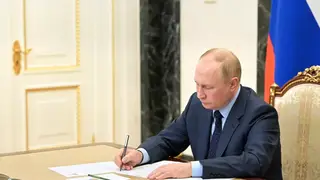 Президент России Владимир Путин посетил стенд Красноярского края на Международной выставке-форуме "Россия"