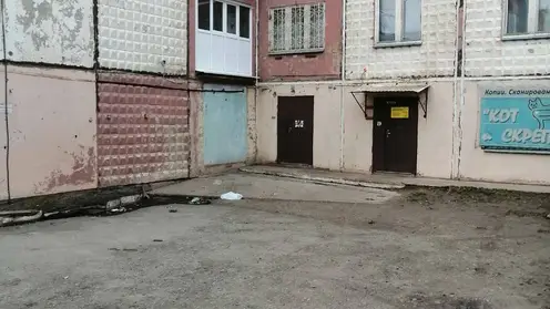 В Красноярском крае школьница упала с высоты 5 этажа