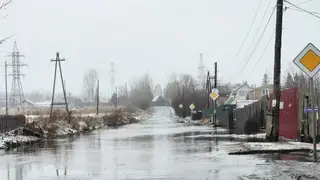 Под Красноярском затопило дорогу талыми водами
