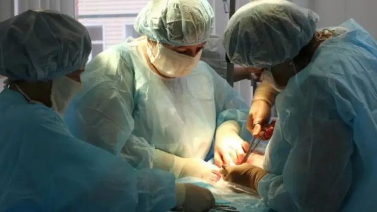 Врачи из Кемеровской области удалили у женщины 10-килограмовую опухоль