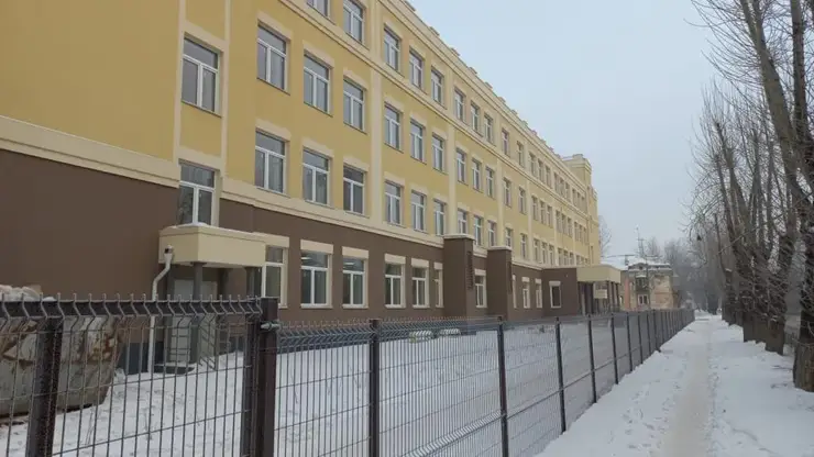 В Красноярске завершилась реконструкция старейшей школы на ул. Песочная
