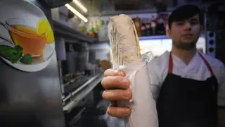 Красноярцы могут купить на месячную зарплату 319 порций шаурмы
