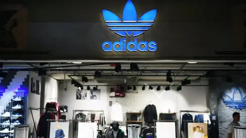 В Красноярске закроют магазины Adidas