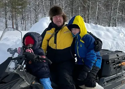 Губернатор Красноярского края с внуками съездил на рыбалку