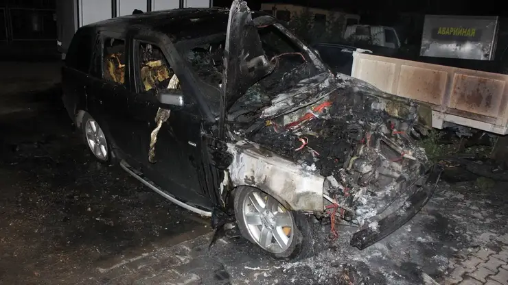 В Канске мужчина по ошибке сжёг чужой Range Rover за 1,1 млн рублей