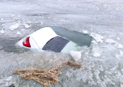 В Балахтинском районе под лёд провалился автомобиль
