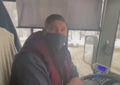 Мобилизованный из Красноярска вернулся после ранения с СВО и работает водителем автобус