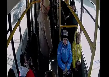 В Красноярске пьяный пассажир автобуса №55  избил двух человек и распылил газовый баллончик