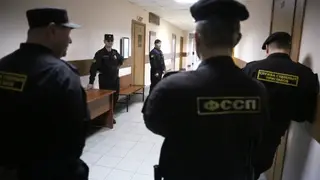 Житель Иркутской области пытался скрыться от судебных приставов в шкафу