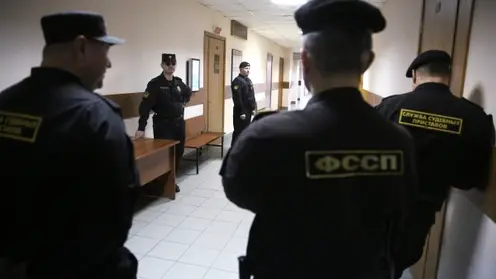 Житель Барнаула попытался воспрепятствовать аресту машины супруги и напал на судебного пристава