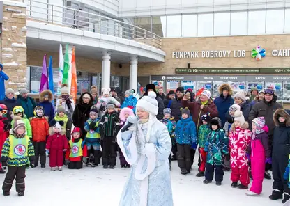 Фанпарк «Бобровый лог» зовет на открытие новогодней ёлки в Красноярске