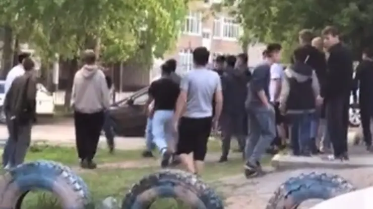 Группа подростков в Барнауле жестоко избила сверстника