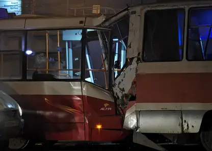 В Новосибирске 15 человек пострадали при столкновении двух трамваев