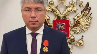 Президент России наградил главу Бурятии Алексея Цыденова Орденом Александра Невского