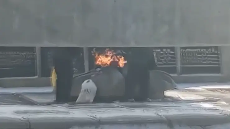 В Якутске двое бездомных разогревали чайник на Вечном огне
