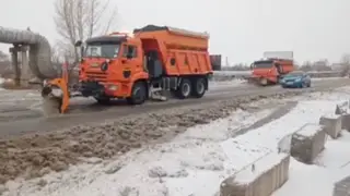 Красноярские дорожные службы устраняют последствия разлива воды на Северном шоссе