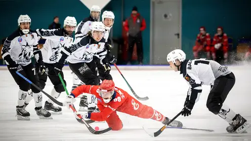 Хоккеисты «Енисея» проиграли в Красноярске в сибирском дерби