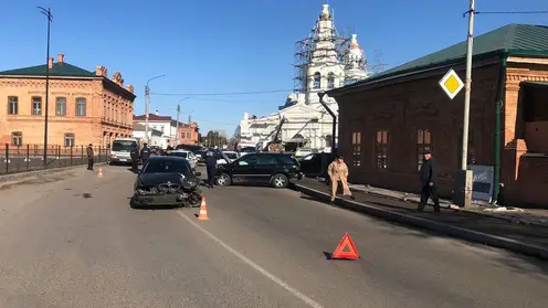 В Минусинске водитель BMW врезался в маршрутный автобус с 17 пассажирами 
