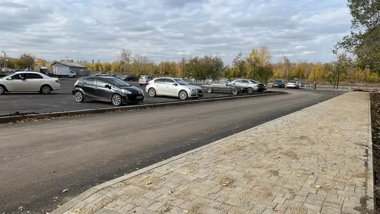 На Ярыгинской набережной появилась парковка на 150 мест