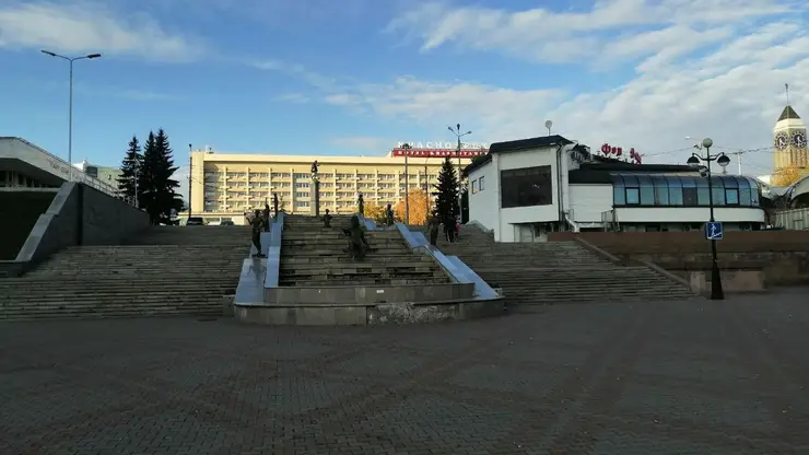 В Красноярске скульптуры с фонтана «Реки Сибири» хранятся на складе УЗС