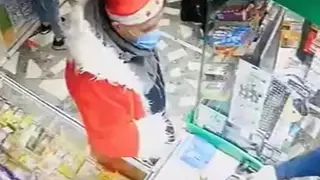 Железногорец, укравший у друга банковскую карту, маскировался под Деда Мороза