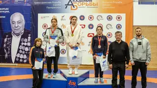 25 медалей завоевали красноярские борцы на турнире памяти Миндиашвили