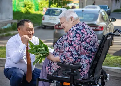 Приемная ЕР и депутат Госдумы Кара-оол помогли пенсионерке получить инвалидную коляску с электроприводом