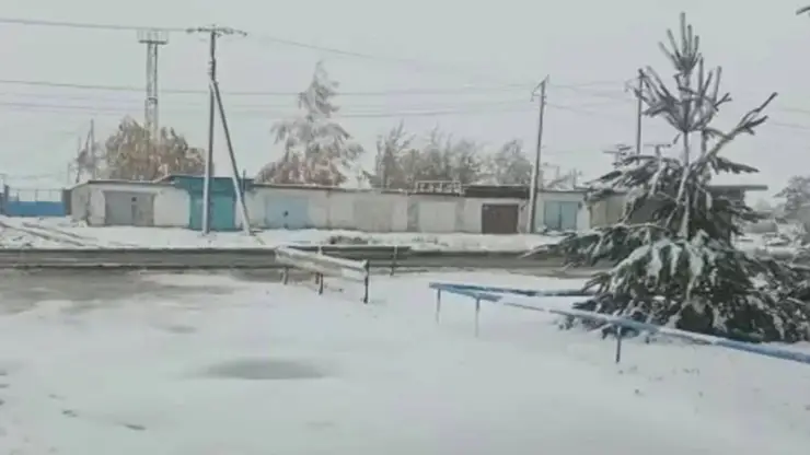 В Иркутской области 17 населенных пунктов остались без света из-за снегопада 
