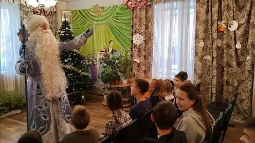 Солисты Красноярского музыкального театра поздравили воспитанников детского дома с наступающими праздниками