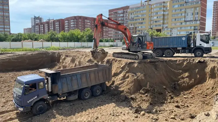 В Красноярске на месте бывшего рынка «Казачий» началось строительство бассейна