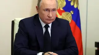Путин поручил поставлять газ в ряд стран только за рубли