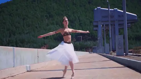 Красноярская ГЭС ко Дню России стала танцплощадкой для балерин