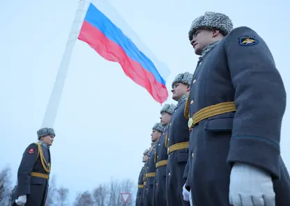 Над Красноярском подняли самый высокий флагшток в России