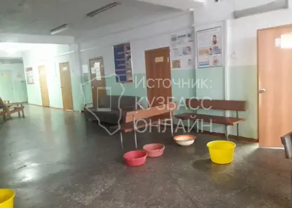 Жительница Кемеровской области возмутилась состоянием подтопленной поликлиники